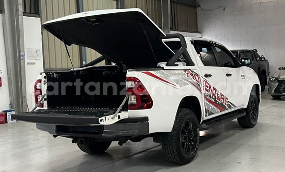 Buy Import Toyota Hiluxe Revo White Car in Arusha in Arusha Buy Import Toyota Hiluxe Revo White Car in Arusha in Arusha