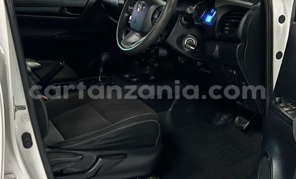 Buy Import Toyota Hiluxe Revo White Car in Arusha in Arusha Buy Import Toyota Hiluxe Revo White Car in Arusha in Arusha