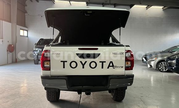 Buy Import Toyota Hiluxe Revo White Car in Arusha in Arusha Buy Import Toyota Hiluxe Revo White Car in Arusha in Arusha