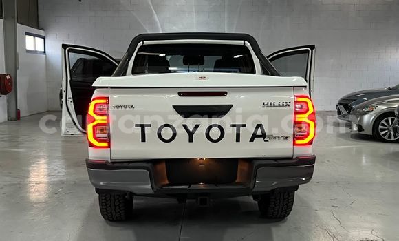 Buy Import Toyota Hiluxe Revo White Car in Arusha in Arusha Buy Import Toyota Hiluxe Revo White Car in Arusha in Arusha