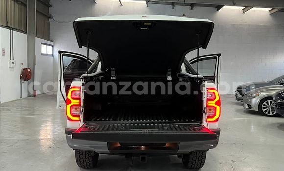 Buy Import Toyota Hiluxe Revo White Car in Arusha in Arusha Buy Import Toyota Hiluxe Revo White Car in Arusha in Arusha