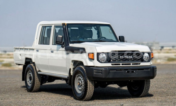Buy Used Toyota Land Cruiser White Car in Dar es Salaam in Dar es Salaam Buy Used Toyota Land Cruiser White Car in Dar es Salaam in Dar es Salaam
