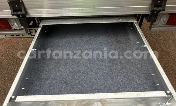 Nunua Imported Toyota Land Cruiser Nyeupe Gari ndani ya Moshi nchini Kilimanjaro Nunua Imported Toyota Land Cruiser Nyeupe Gari ndani ya Moshi nchini Kilimanjaro