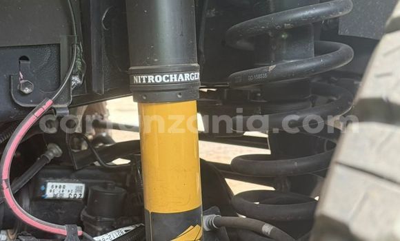 Nunua Imported Toyota Land Cruiser Nyeupe Gari ndani ya Moshi nchini Kilimanjaro Nunua Imported Toyota Land Cruiser Nyeupe Gari ndani ya Moshi nchini Kilimanjaro