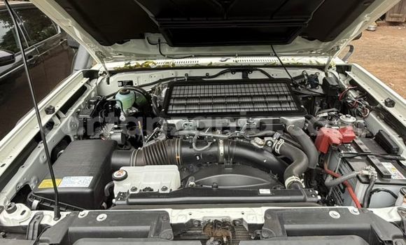 Nunua Imported Toyota Land Cruiser Nyeupe Gari ndani ya Moshi nchini Kilimanjaro Nunua Imported Toyota Land Cruiser Nyeupe Gari ndani ya Moshi nchini Kilimanjaro