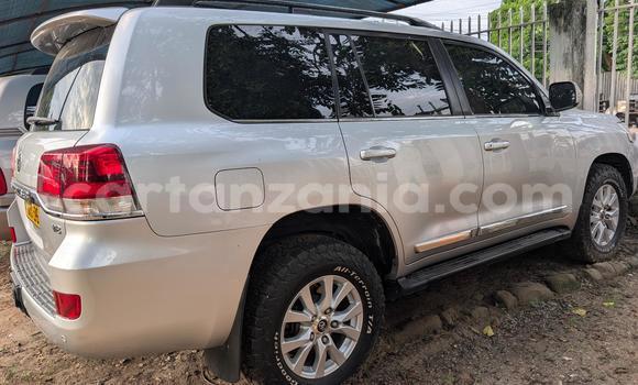 Nunua Ilio tumika Toyota Land Cruiser Fedha Gari ndani ya Dar es Salaam nchini Dar es Salaam Nunua Ilio tumika Toyota Land Cruiser Fedha Gari ndani ya Dar es Salaam nchini Dar es Salaam