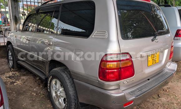 Nunua Ilio tumika Toyota Land Cruiser Fedha Gari ndani ya Dar es Salaam nchini Dar es Salaam Nunua Ilio tumika Toyota Land Cruiser Fedha Gari ndani ya Dar es Salaam nchini Dar es Salaam