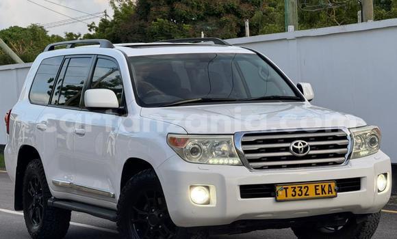 Buy Used Toyota Land Cruiser White Car in Dar es Salaam in Dar es Salaam
