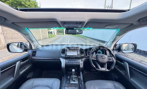 Buy Used Toyota Land Cruiser White Car in Dar es Salaam in Dar es Salaam Buy Used Toyota Land Cruiser White Car in Dar es Salaam in Dar es Salaam