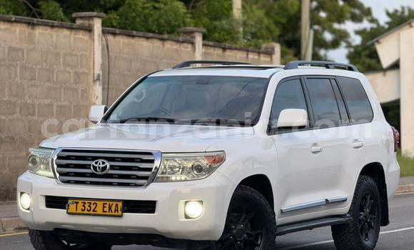 Buy Used Toyota Land Cruiser White Car in Dar es Salaam in Dar es Salaam Buy Used Toyota Land Cruiser White Car in Dar es Salaam in Dar es Salaam