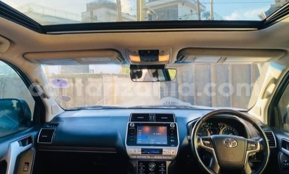 Nunua Mpya Toyota Land Cruiser Prado Nyeupe Gari ndani ya Dar es Salaam nchini Dar es Salaam Nunua Mpya Toyota Land Cruiser Prado Nyeupe Gari ndani ya Dar es Salaam nchini Dar es Salaam