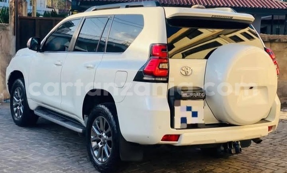 Nunua Mpya Toyota Land Cruiser Prado Nyeupe Gari ndani ya Dar es Salaam nchini Dar es Salaam Nunua Mpya Toyota Land Cruiser Prado Nyeupe Gari ndani ya Dar es Salaam nchini Dar es Salaam
