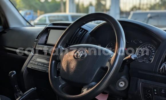 Nunua Ilio tumika Toyota Land Cruiser Nyeusi Gari ndani ya Dar es Salaam nchini Dar es Salaam Nunua Ilio tumika Toyota Land Cruiser Nyeusi Gari ndani ya Dar es Salaam nchini Dar es Salaam