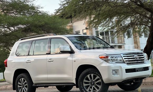 Buy Used Toyota Land Cruiser White Car in Dar es Salaam in Dar es Salaam