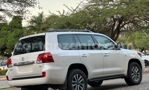 Buy Used Toyota Land Cruiser White Car in Dar es Salaam in Dar es Salaam Buy Used Toyota Land Cruiser White Car in Dar es Salaam in Dar es Salaam