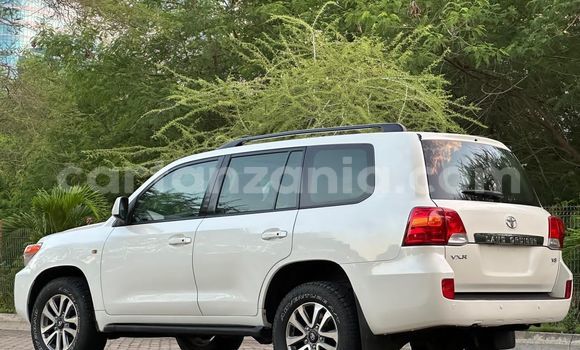 Buy Used Toyota Land Cruiser White Car in Dar es Salaam in Dar es Salaam Buy Used Toyota Land Cruiser White Car in Dar es Salaam in Dar es Salaam