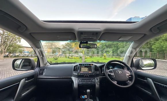 Buy Used Toyota Land Cruiser White Car in Dar es Salaam in Dar es Salaam Buy Used Toyota Land Cruiser White Car in Dar es Salaam in Dar es Salaam