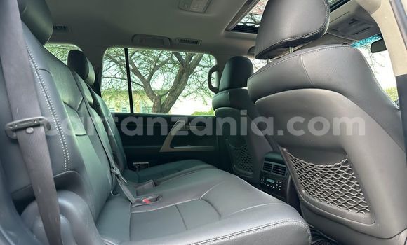 Buy Used Toyota Land Cruiser White Car in Dar es Salaam in Dar es Salaam Buy Used Toyota Land Cruiser White Car in Dar es Salaam in Dar es Salaam