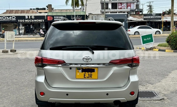 Nunua Ilio tumika Toyota Fortuner Fedha Gari ndani ya Dar es Salaam nchini Dar es Salaam Nunua Ilio tumika Toyota Fortuner Fedha Gari ndani ya Dar es Salaam nchini Dar es Salaam