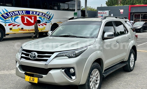 Nunua Ilio tumika Toyota Fortuner Fedha Gari ndani ya Dar es Salaam nchini Dar es Salaam Nunua Ilio tumika Toyota Fortuner Fedha Gari ndani ya Dar es Salaam nchini Dar es Salaam