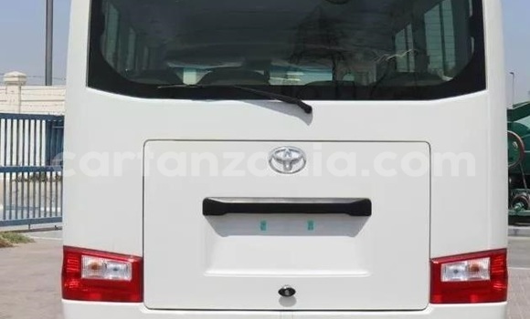 Nunua Ilio tumika Toyota Coaster Nyeupe Gari ndani ya Dar es Salaam nchini Dar es Salaam Nunua Ilio tumika Toyota Coaster Nyeupe Gari ndani ya Dar es Salaam nchini Dar es Salaam