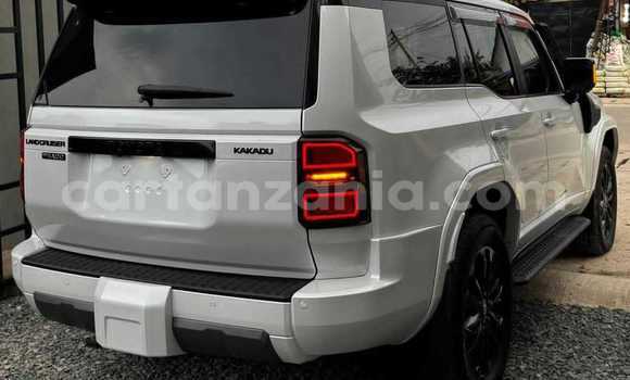 Nunua Mpya Toyota Land Cruiser Prado Nyeupe Gari ndani ya Dar es Salaam nchini Dar es Salaam Nunua Mpya Toyota Land Cruiser Prado Nyeupe Gari ndani ya Dar es Salaam nchini Dar es Salaam