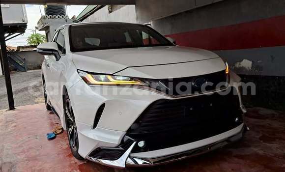 Buy Used Toyota Harrier White Car in Dar es Salaam in Dar es Salaam
