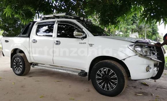 Buy Used Toyota Hilux White Car in Dar es Salaam in Dar es Salaam Buy Used Toyota Hilux White Car in Dar es Salaam in Dar es Salaam