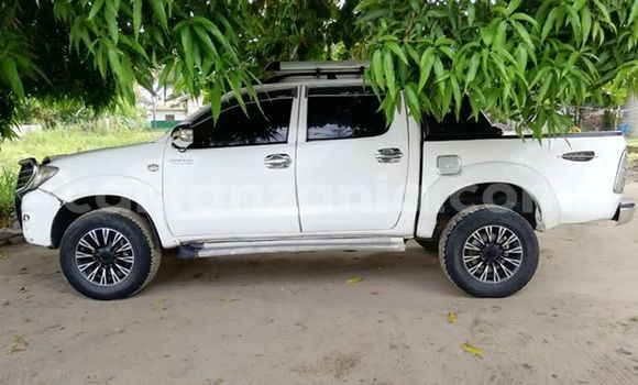 Buy Used Toyota Hilux White Car in Dar es Salaam in Dar es Salaam Buy Used Toyota Hilux White Car in Dar es Salaam in Dar es Salaam