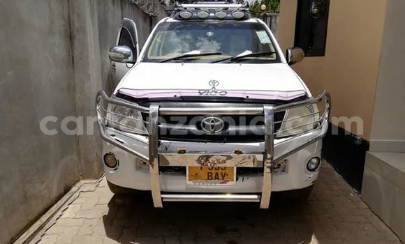 Buy Used Toyota Hilux White Car in Dar es Salaam in Dar es Salaam Buy Used Toyota Hilux White Car in Dar es Salaam in Dar es Salaam