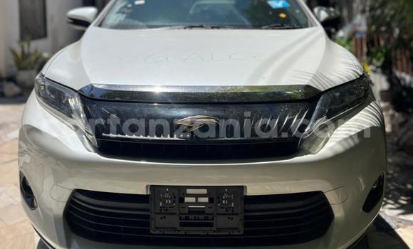 Nunua Mpya Toyota Harrier Nyeupe Gari ndani ya Dar es Salaam nchini Dar es Salaam