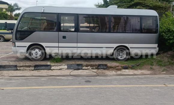 Nunua Ilio tumika Toyota Coaster Brown Gari ndani ya Dar es Salaam nchini Dar es Salaam Nunua Ilio tumika Toyota Coaster Brown Gari ndani ya Dar es Salaam nchini Dar es Salaam