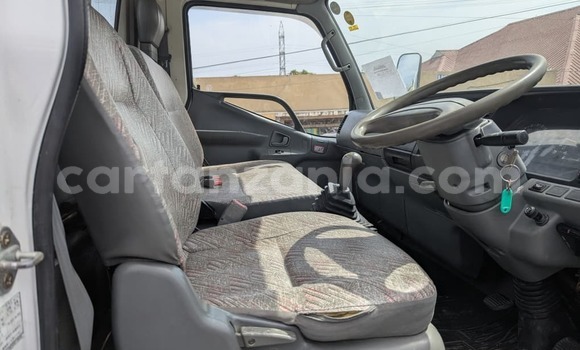 Nunua Ilio tumika Mitsubishi Fuso Fighter Nyeupe Lori ndani ya Dar es Salaam nchini Dar es Salaam Nunua Ilio tumika Mitsubishi Fuso Fighter Nyeupe Lori ndani ya Dar es Salaam nchini Dar es Salaam