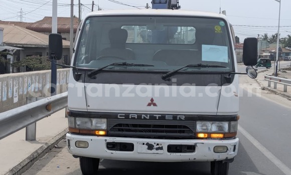 Nunua Ilio tumika Mitsubishi Fuso Fighter Nyeupe Lori ndani ya Dar es Salaam nchini Dar es Salaam Nunua Ilio tumika Mitsubishi Fuso Fighter Nyeupe Lori ndani ya Dar es Salaam nchini Dar es Salaam
