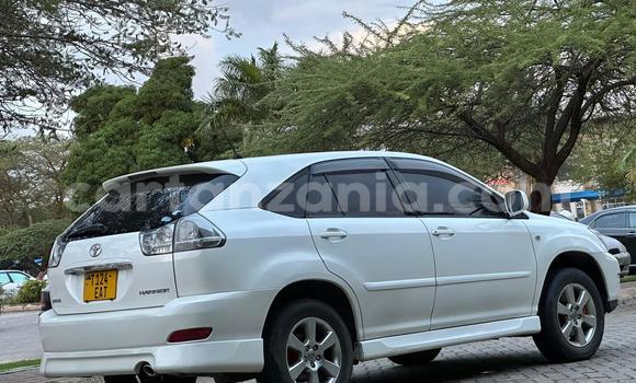 Buy Used Toyota Harrier White Car in Ilala in Dar es Salaam Buy Used Toyota Harrier White Car in Ilala in Dar es Salaam
