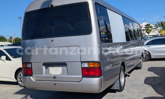 Nunua Mpya Toyota Coaster Fedha Gari ndani ya Dar es Salaam nchini Dar es Salaam