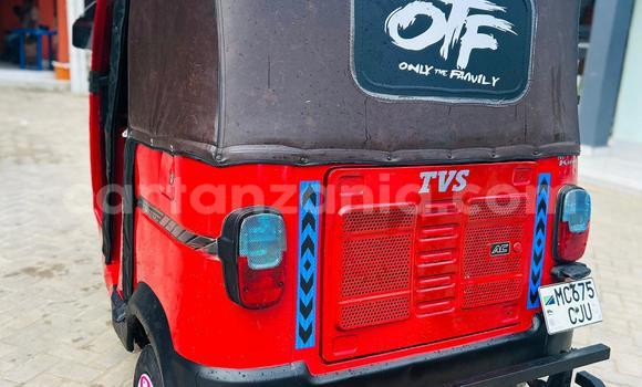 Nunua Ilio tumika TVS HLX125 Nyekundu Bike ndani ya Dar es Salaam nchini Dar es Salaam Nunua Ilio tumika TVS HLX125 Nyekundu Bike ndani ya Dar es Salaam nchini Dar es Salaam