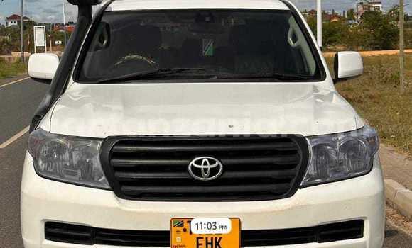 Buy Used Toyota Land Cruiser White Car in Dar es Salaam in Dar es Salaam