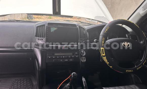 Nunua Ilio tumika Toyota Land Cruiser Nyeupe Gari ndani ya Dar es Salaam nchini Dar es Salaam Nunua Ilio tumika Toyota Land Cruiser Nyeupe Gari ndani ya Dar es Salaam nchini Dar es Salaam