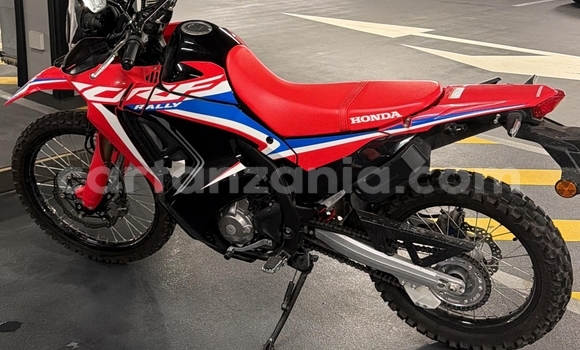 Nunua Ilio tumika Honda CRF Beige Bike ndani ya Arusha nchini Arusha Nunua Ilio tumika Honda CRF Beige Bike ndani ya Arusha nchini Arusha