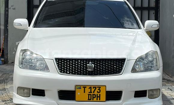 Buy Used Toyota Crown White Car in Dar es Salaam in Dar es Salaam