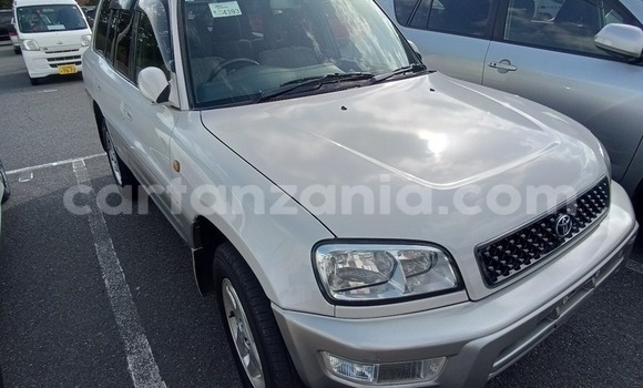 Nunua Mpya Toyota RAV4 Nyeupe Gari ndani ya Dar es Salaam nchini Dar es Salaam