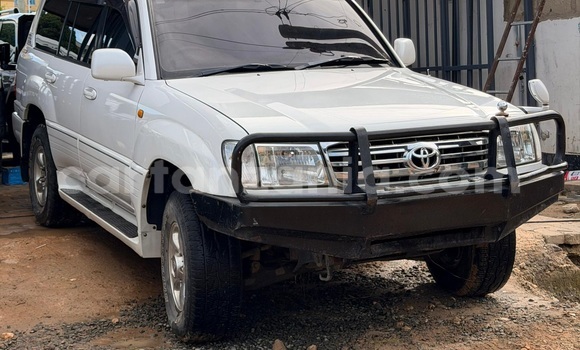 Buy Used Toyota Land Cruiser White Car in Dar es Salaam in Dar es Salaam