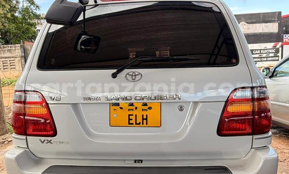 Nunua Ilio tumika Toyota Land Cruiser Nyeupe Gari ndani ya Dar es Salaam nchini Dar es Salaam Nunua Ilio tumika Toyota Land Cruiser Nyeupe Gari ndani ya Dar es Salaam nchini Dar es Salaam