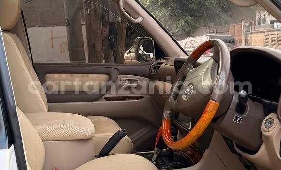 Nunua Ilio tumika Toyota Land Cruiser Nyeupe Gari ndani ya Dar es Salaam nchini Dar es Salaam Nunua Ilio tumika Toyota Land Cruiser Nyeupe Gari ndani ya Dar es Salaam nchini Dar es Salaam