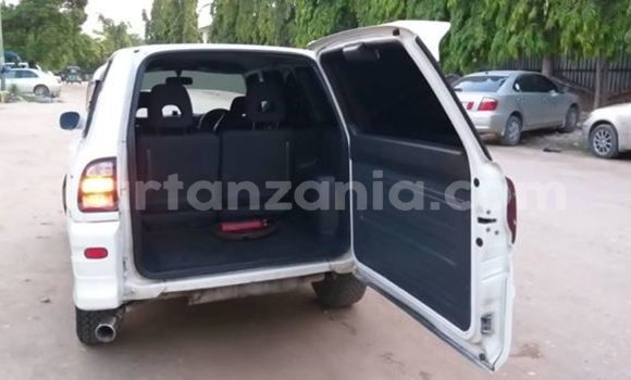 Buy Used Toyota RAV4 White Car in Dar es Salaam in Dar es Salaam Buy Used Toyota RAV4 White Car in Dar es Salaam in Dar es Salaam