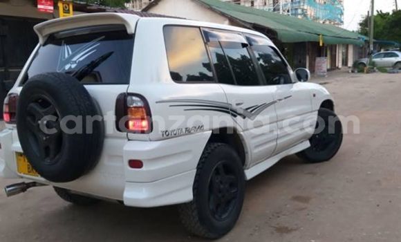 Buy Used Toyota RAV4 White Car in Dar es Salaam in Dar es Salaam Buy Used Toyota RAV4 White Car in Dar es Salaam in Dar es Salaam