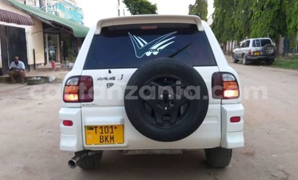 Buy Used Toyota RAV4 White Car in Dar es Salaam in Dar es Salaam Buy Used Toyota RAV4 White Car in Dar es Salaam in Dar es Salaam