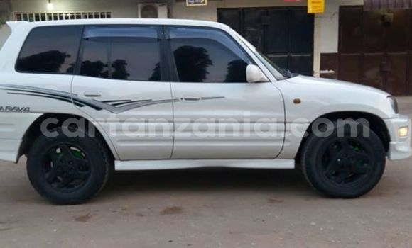 Buy Used Toyota RAV4 White Car in Dar es Salaam in Dar es Salaam Buy Used Toyota RAV4 White Car in Dar es Salaam in Dar es Salaam