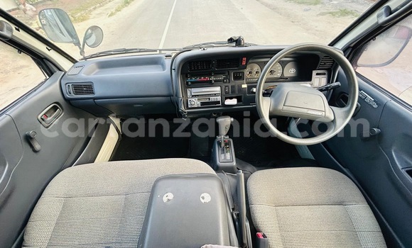 Nunua Ilio tumika Toyota Hiace Nyeupe Gari ndani ya Dar es Salaam nchini Dar es Salaam Nunua Ilio tumika Toyota Hiace Nyeupe Gari ndani ya Dar es Salaam nchini Dar es Salaam